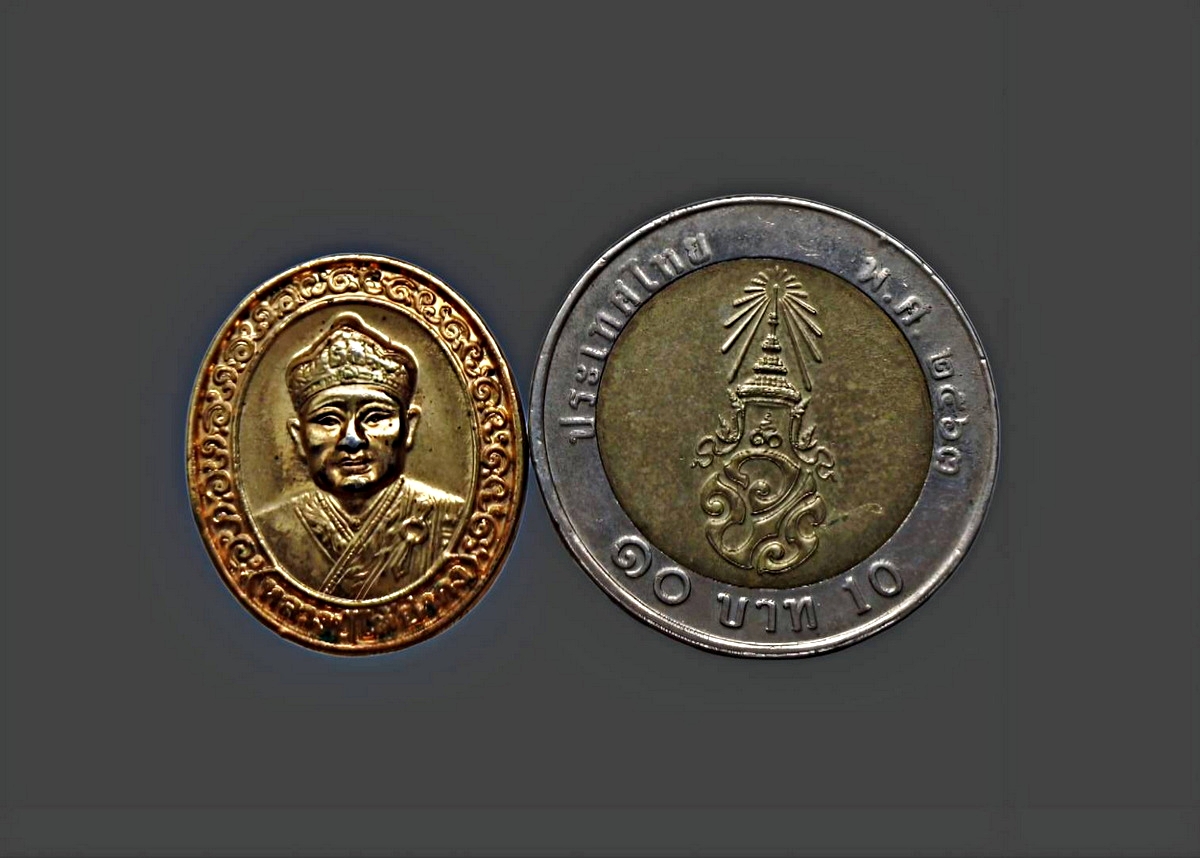 เหรียญหลวงปู่ไต้ฮงกงที่ระลึก90ปีมูลนิธิป่อเต็กตึ้งครบ90ปีพิมพ์เล็กเนื้อกะไหล่ทอง