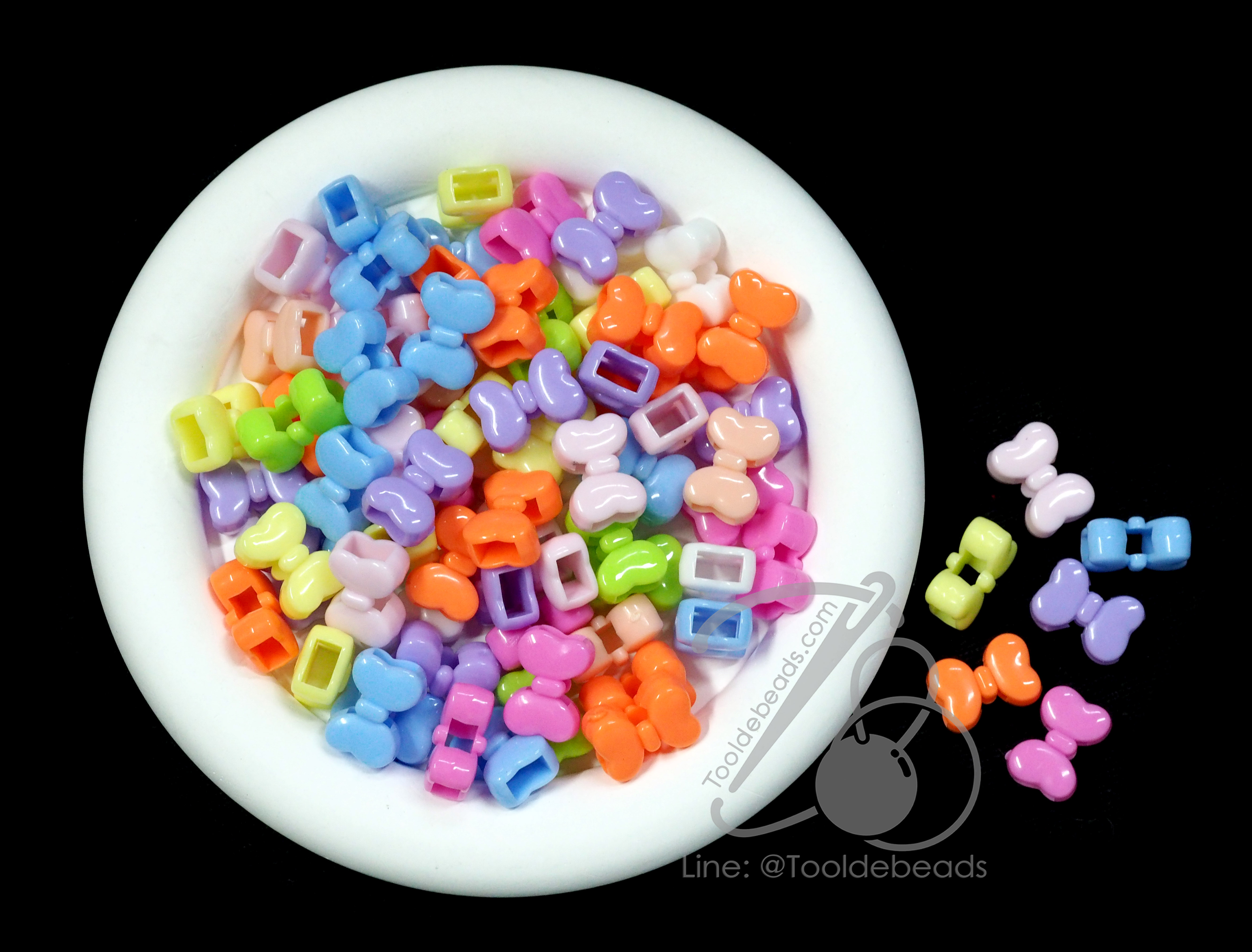 ลูกปัด4รู 15มม. ลายโบว์ คละสีหวาน (10 กรัม) SKU-16352