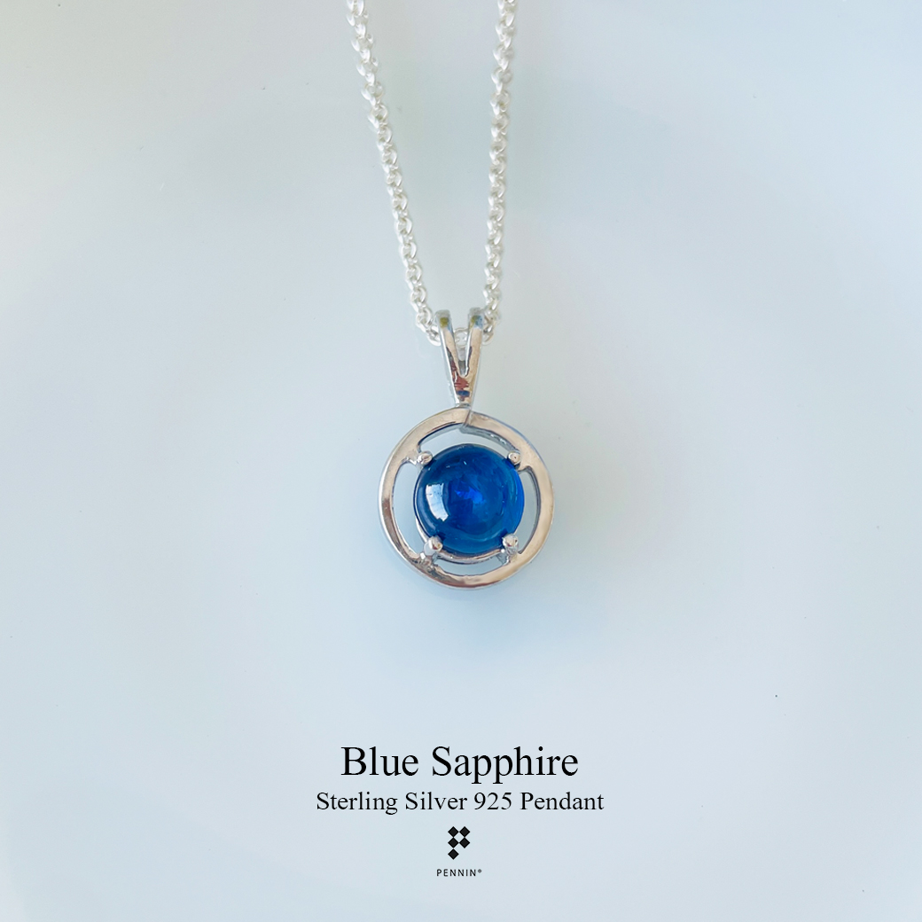 จี้ไพลิน กาญจนบุรี (Blue Sapphire) กลม 8mm หลังเบี้ย ซ้อนลายกลม หูคู่ สีน้ำเงินเข้ม สวยหวาน
