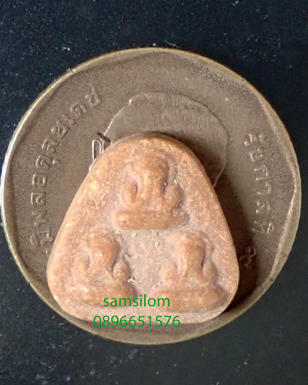 หลวงปู่ทิม วัดละหารไร่ พระปิดตาสามเกลอ วัดบ่อวิน เนื้อผงน้ำมัน ปี17-18 แท้ดูง่าย องค์3