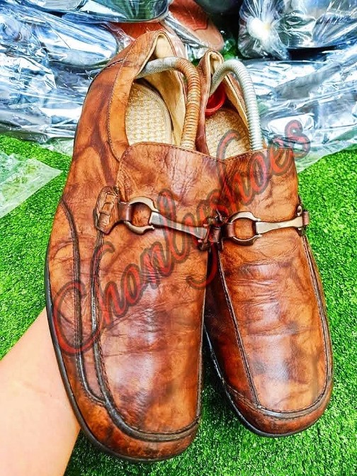 รองเท้าหนังมือสอง by Chonlyshoes