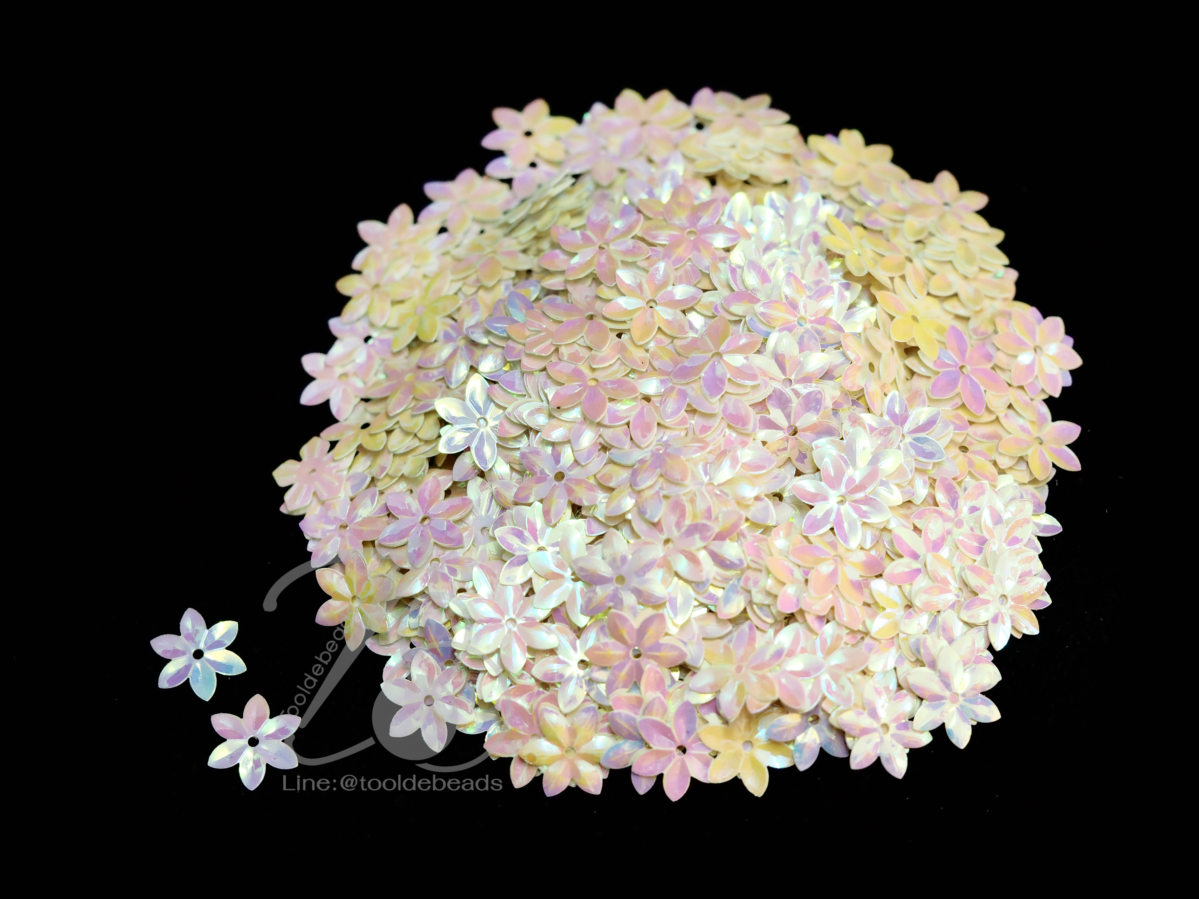 เลื่อมดอกไม้ 14มม. สีขาวมุก กลีบแหลม (500 กรัม) SKU-10256