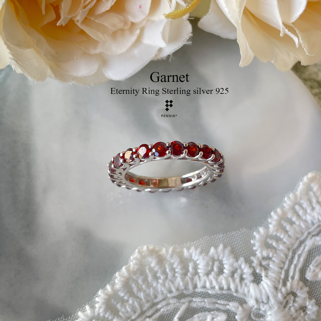 EYANA: Eternity Ring: แหวนโกเมน (Garnet) ฝังพลอยรอบวง เงินแท้ 925 ชุบทองคำขาว นำโชคลาภสู่เจ้าของไม่มีที่สิ้นสุด
