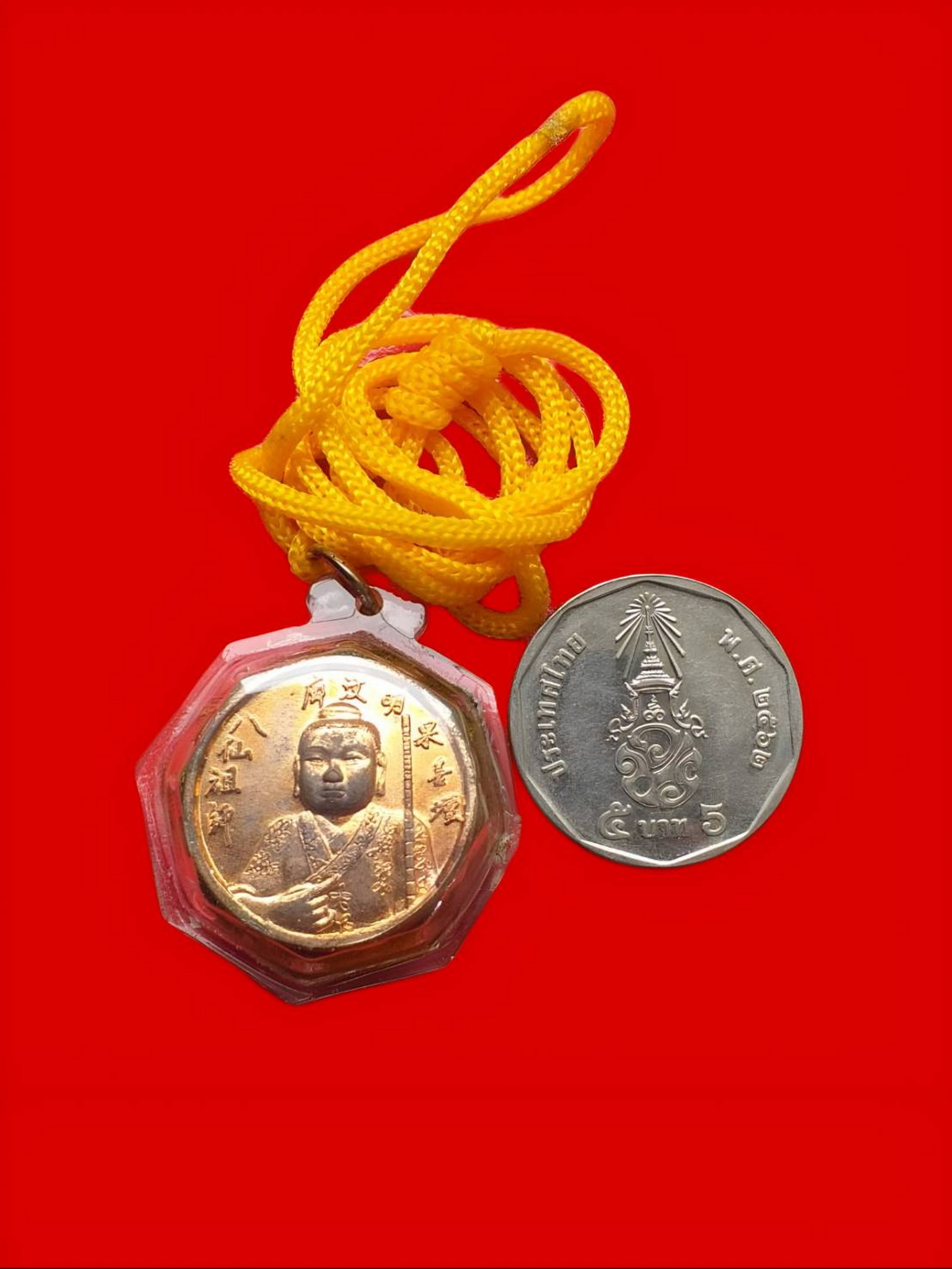 เหรียญเทพเจ้าฮั่นเซียงจื้อโจวซือที่ระลึกเก็บศพไร้ญาติปีพ.ศ.2537เนื้อทองแดงเลี่ยมเดิมพร้อมฮู้ผ่านพิธีปลุกเสกแล้วค่ะ
