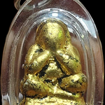 พระปิดตาพิมพ์เข่าตั้ง หลวงปู่เทียน วัดโบสถ์ จ.ปทุมธานี