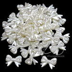 ลูกปัดมุกพลาสติก 27มม. ลายโบว์ใหญ่ สีครีม (80 กรัม) SKU-13881