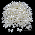 ลูกปัดมุกพลาสติก 19*15มม. ลายโบว์มีหาง สีครีม (80 กรัม) SKU-15249