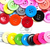 กระดุม 25/4 25มม. ขอบแบน คละสี (15 กรัม)