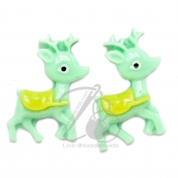 พลาสติกครึ่งซีก 24*29มม. ลายกวาง สีเขียว (1 ชิ้น)