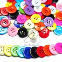 กระดุม 20/4 20มม. ขอบแบน คละสี (15 กรัม)