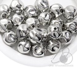 ลูกปัดพลาสติก 16มม. ลายกลมหยัก สีเงินอ่อน (10 กรัม) SKU-16952