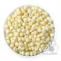 ลูกปัดเม็ดทราย 6/0 โทนมุกด้าน สีครีม (450 กรัม) SKU-03865