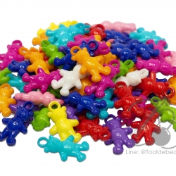 จี้อะคริลิค 10*25มม. ลายหมียืน สีสด (500 กรัม) SKU-07590