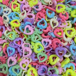 จี้อะคริลิค 15*23มม. ลายหัวใจรูกลาง คละสีหวาน (500 กรัม) SKU-08488