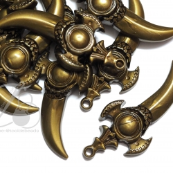 จี้อะคริลิค 34*75มม. ลายมีด สีสนิม (100 กรัม) SKU-05871