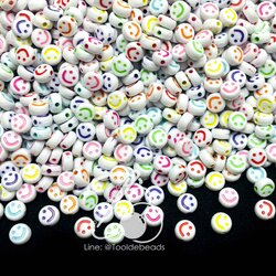 ลูกปัดอะคริลิค 6มม. ลายหน้ายิ้ม พื้นขาว คละสีสด (500 กรัม) SKU-12936