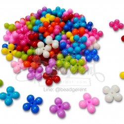 ลูกปัดอะคริลิค 13มม. ลายดอกไม้4แฉก สีสด (15 กรัม) SKU-05014