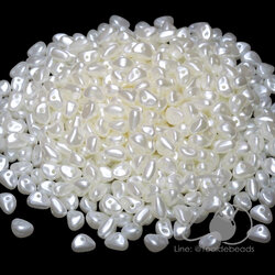 ลูกปัดมุกพลาสติก 8มม ลายหินแตกเม็ดเหลี่ยม สีครีม (500กรัม) SKU-15287