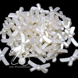ลูกปัดมุกพลาสติก 30มม. ลายโบว์ สีครีม (500 กรัม) SKU-12605