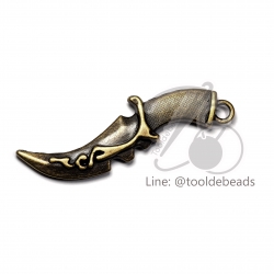 จี้เหล็ก 122 13*49มม. ลายมีด สีสนิม (1 ชิ้น) SKU-00443