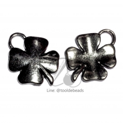 จี้เหล็ก 314 19*25มม. ลายโคลเวอร์ สีรมดำ (1 ชิ้น) SKU-00783