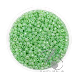 OK Brand ลูกปัดเม็ดทราย 8/0 โทนมุก สีเขียว (15 กรัม) SKU-08891
