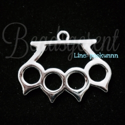 จี้เหล็ก 126 31*40มม. ลายสนับมือ สีเงิน (1 ชิ้น) SKU-00447