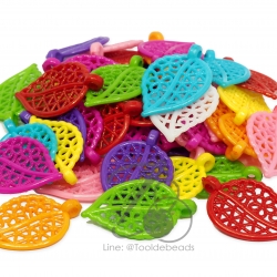 จี้อะคริลิค 24*37มม. ลายใบไม้ สีสด (500 กรัม) SKU-06941