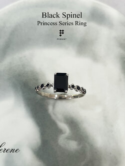 SERENE: แหวนนิลสี่เหลี่ยม แซมนิลแท้ ดีไซน์แนววินเทจ เจ้าหญิง เงินแท้ชุบทองคำขาว ช่วยปกป้องคุ้มครอง นำโชคลาภ