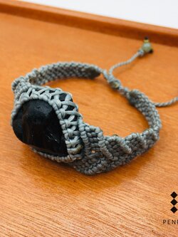 สร้อยข้อมือนิลดิบเชือกเทียนถักขนาดกลางคละสี ปลายแต่งลูกปัดหยกแท้ สายสร้อยข้อมือปรับรูดยืดได้สูงสุด 22 cm : สีเทา