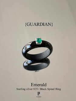 {GUARDIAN} แหวนนิลล้วนปัดเงา ประดับพลอยมรกต Emerald 4mm หุ้มเงินชุบทองคำขาว ปกป้องคุ้มครอง นำโชค