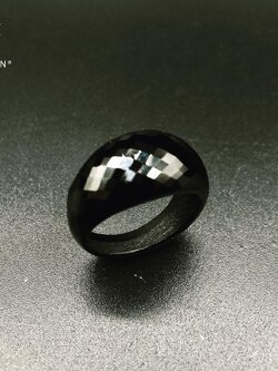 [SALE20%]แหวนนิลล้วน Black Noble เจียระไนเหลี่ยมตาข่าย เปล่งประกายดุจดวงดาว เสริมโชคลาภ คุ้มภัย สวยเท่ มีสไตล์