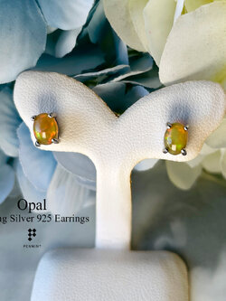 ต่างหูโอปอล 7x5mm ส้มอมเหลือง ประกายรุ้ง ฝังหนามเตย สามารถใส่ได้ทุกโอกาส