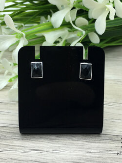 ต่างหูนิลแท้ รูปสี่เหลี่ยมผืนผ้า เงินแท้ 925 ชุบทองคำขาว สวย เรียบ เท่ ใส่ติดหูได้ทุกวัน ดึงดูดโชคลาภ ปกป้องคุ้มครอง