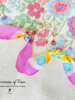 ต่างหูดอกกุหลาบ Memories of Rose เงินแท้ 925 ชุบโรสโกลด์ ประดับพลอยทับทิมสยาม และผ้าบาติก สีชมพูหวาน