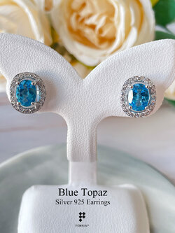 ต่างหูโทแพซสีฟ้า (Blue Topaz) 8x6mm ล้อมเพชรสวิส CZ เกรด TOP 6A เงินแท้ชุบทองคำขาว ดีไซน์สวยหรูคลาสสิก