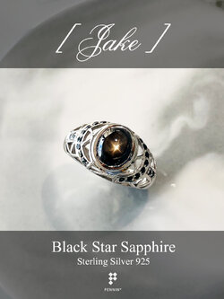 JAKE: แหวนพลอยผู้ชาย แบล็คสตาร์ แซฟไฟร์ เงินแท้ 925 ชุบทองคำขาว แซมเพชร CZ ลวดลายโครงเหล็ก รูปตัว Y