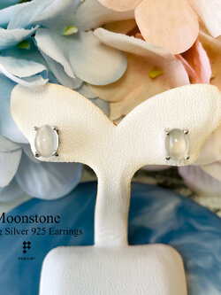 ต่างหู Moonstone 7x5mm สีขาวน้ำนม นวลตา 1.71ctct ฝังหนามเตย ติดหู ใส่ได้ทุกโอกาส