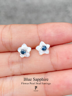 ต่างหูไข่มุกดอกไม้5 กลีบ ฝังพลอยไพลิน 0.30ct 3mm หนามเตย แบบเสียบ