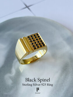 HUGO: แหวนพลอยแท้ผู้ชาย นิล (Black Spinel) เงินแท้ชุบทองคำ หน้าสี่เหลี่ยม แนวโมเดิร์น เข้มแข็ง สง่างาม