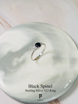 แหวนนิลแท้ ขนาบเพชร CZ เงินแท้ชุบทองคำขาว ช่วยปกป้องคุ้มครอง นำโชคลาภ เรียบหรู ใส่ได้ทุกลุค