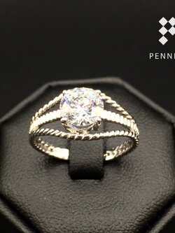 แหวนเพชร CZ เงินสามก้าน