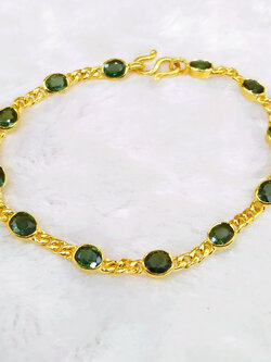 สร้อยข้อมือทองคำแท้ พลอยมรกตจันท์หรือเขียวส่อง บางกะจะ จันทบุรี ยาว 17 ซม. น้ำหนักทองกว่า 2สลึง