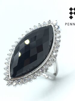 แหวนคุณนายนิลมาคีใหญ่ขอบหยัก ล้อม CZ