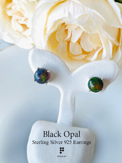 ต่างหูโอปอลสีดำ (Black Opal) ขนาด 8 mm 2.95ct ฝังหนามเตย ชุบทองคำขาว