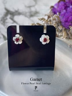 ต่างหูไข่มุกดอกไม้5 กลีบ ฝังโกเมน 3.5mm 0.6ct หนามเตย แบบเสียบ