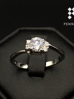 แหวนเพชร CZ ขนาบเพชรคู่