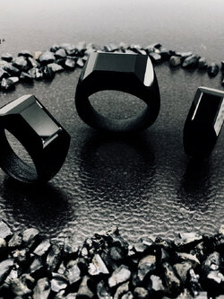 [SALE20%]แหวนนิลล้วน Rectangle Black เจียระไนหน้าสี่เหลี่ยมผืนผ้า เสริมโชคลาภ คุ้มภัย สวยเท่ มีสไตล์