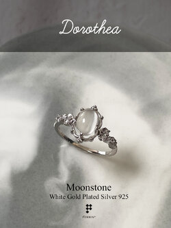 DOROTHEA: แหวนมุกดาหาร (Moonstone) 8x6mm แซมเพชร CZ ดีไซน์แนววินเทจ เงินแท้ชุบทองคำขาว
