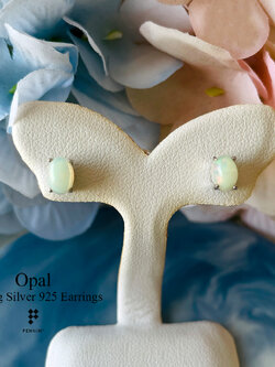 ต่างหูโอปอล 6x4mm สีขาวประกายรุ้ง 0.87ct ฝังหนามเตย ติดหู ใส่ได้ทุกโอกาส